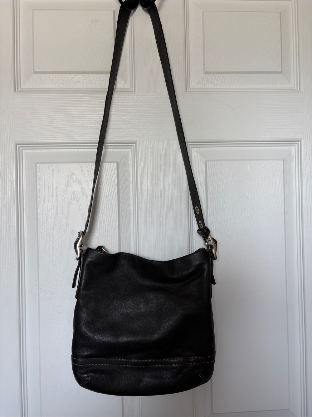 Coach Classic Black Leather Crossbody Shoulder Bag - Picture 5 of 16